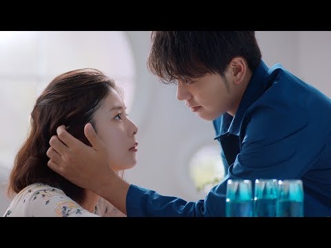 竹内涼真 メナード CM スチル画像。CM動画を再生できます。 竹内涼真 メナード CM スチル画像。CM動画を再生できます。