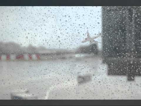 雨のエアポート
