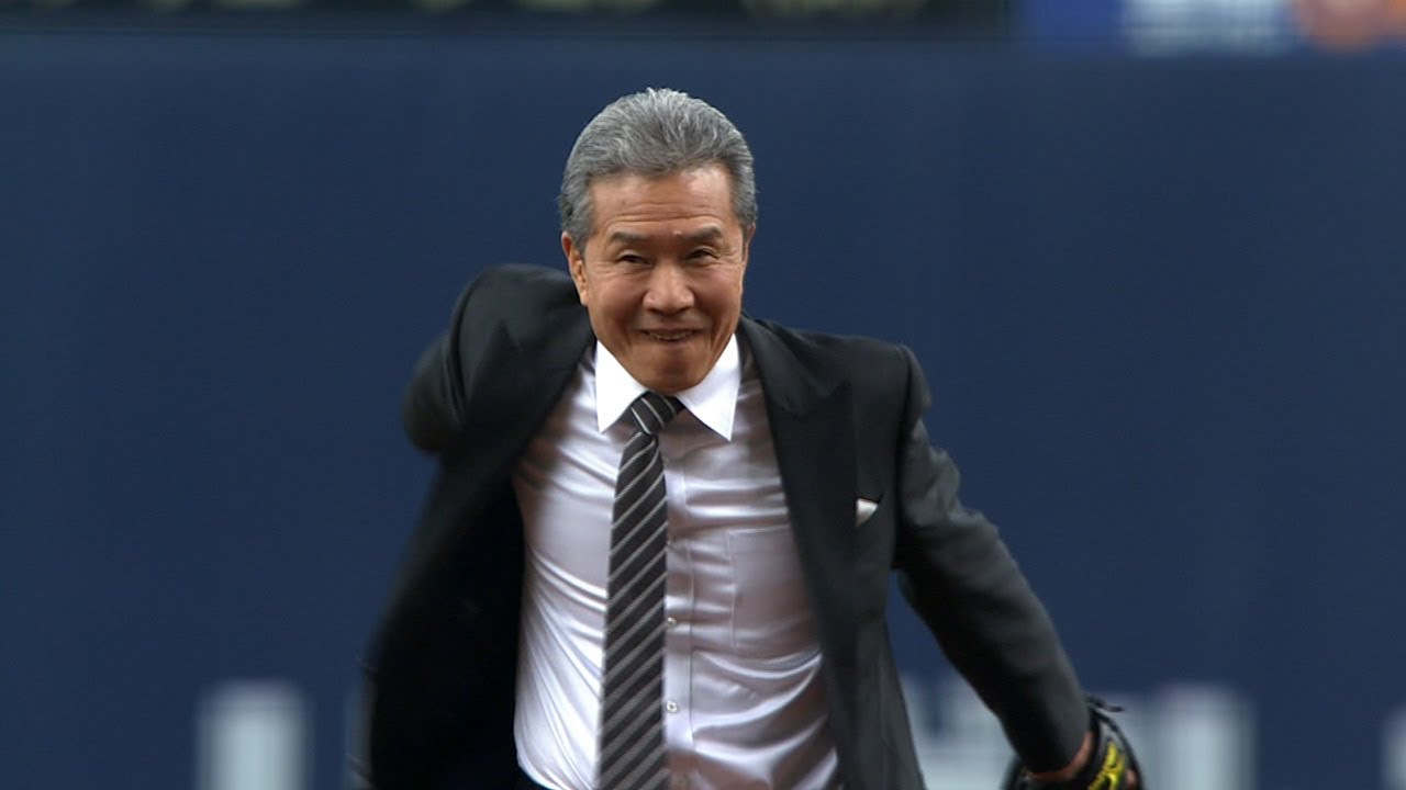 レジェンド山田久志氏がスーツ姿でサブマリン披露 2014.03.07 Bs-G 