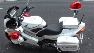 白バイVFR800PとCB1300P