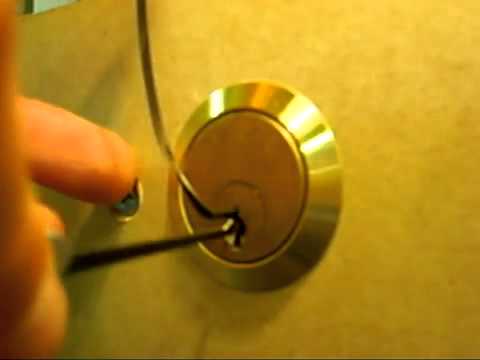 Videó: Hogyan lehet kinyitni a zárat kulcs nélkül? Kar zárszerkezet. Sürgősségi zárszolgálat