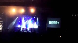 S.A. De rodillas estas...