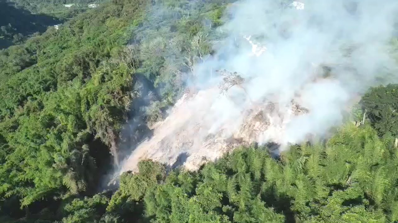 苗栗大湖山區林火10警消不適送醫 縣府追究地主責任|20230608 公視中晝新聞 - YouTube