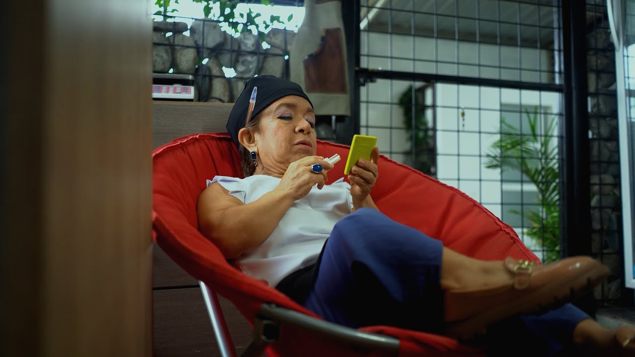 Mujer arrogaste asusta clientes por su mal genio