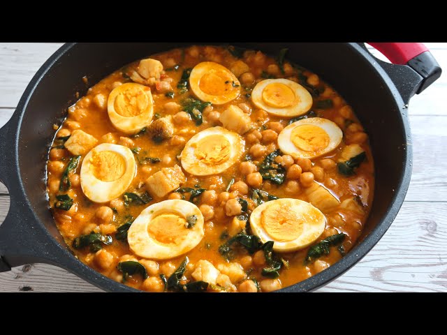 POTAJE DE VIGILIA con garbanzos, espinacas y bacalao. Po
