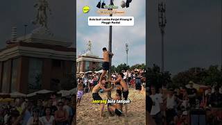 Seorang Bule Ikut Lomba Panjat Pinang Di Pinggir Pantai shorts