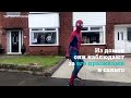 Преподаватель из Англии бегает по утрам в костюме человека-паука