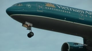 Vietnam Airlines Boeing 777-200 landing