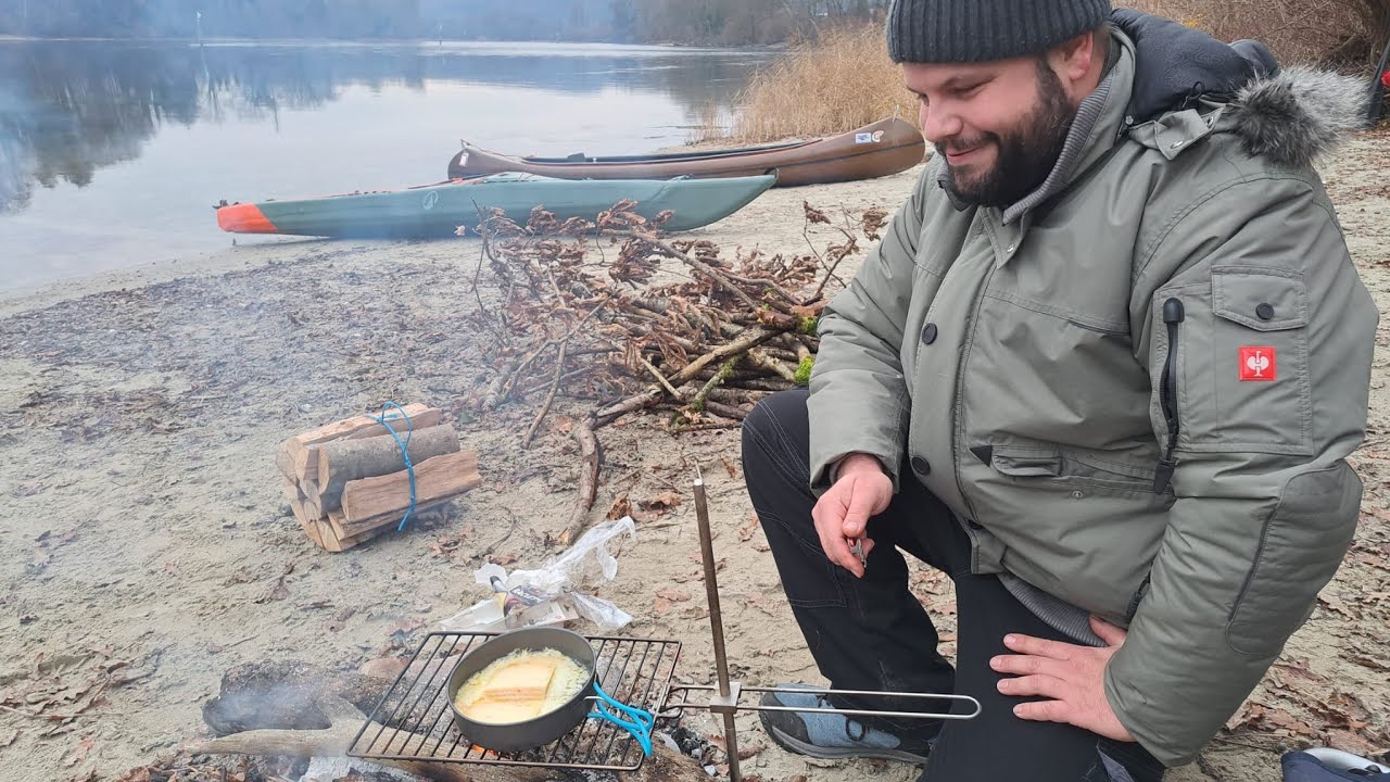 Winterliche Paddeltour mit dem Tribord X900, Übernachtung am Rheinufer, Vater und Sohn.