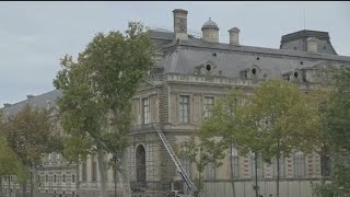 Thieves steal crown jewels in 4 minutes from Louvre Museum in Paris