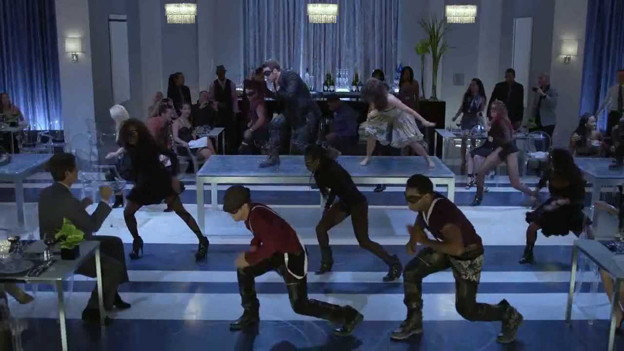 флэшмоб шаг вперед 4. шаг вперед 4 танец в костюмах. меган бун шаг вперед. песня из шага вперед 4 в танец в музее. шаг вперед 4 финальный танец.