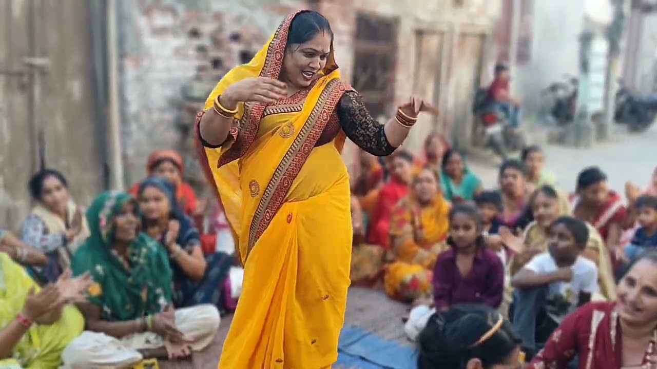 @नन्हे नन्हे घुंघरू गोरा का बाजे नाड़ा 