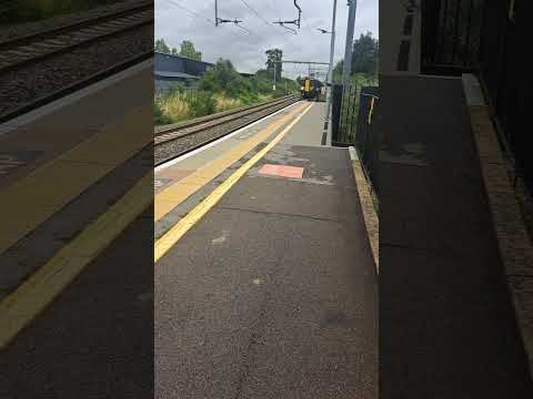 GWR class 387 arriving at Thatcham 387147 8/8/23 #shorts