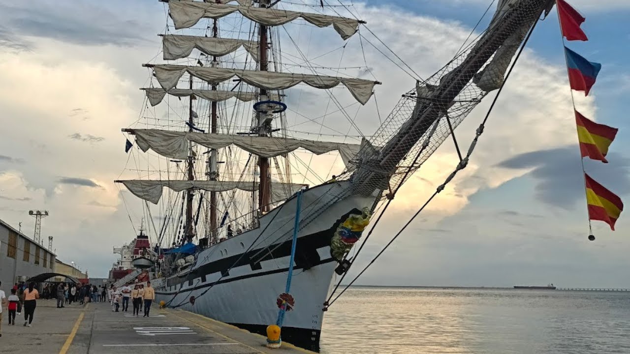 ¿Qué hay dentro del famoso Buque Escuela Simón Bolívar?