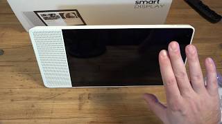 Lenovo 10" Smart Display Unboxing