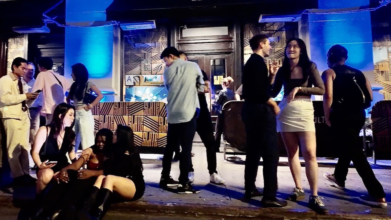 Explore Flatiron, Chelsea & Midtown After Dark | NYC Ladies Nightlife Atmosphere Tour 4K