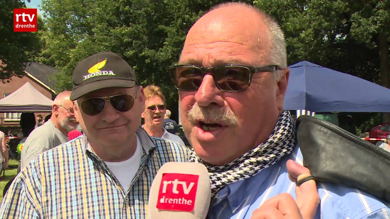 Historische motoren scheuren door Rolde