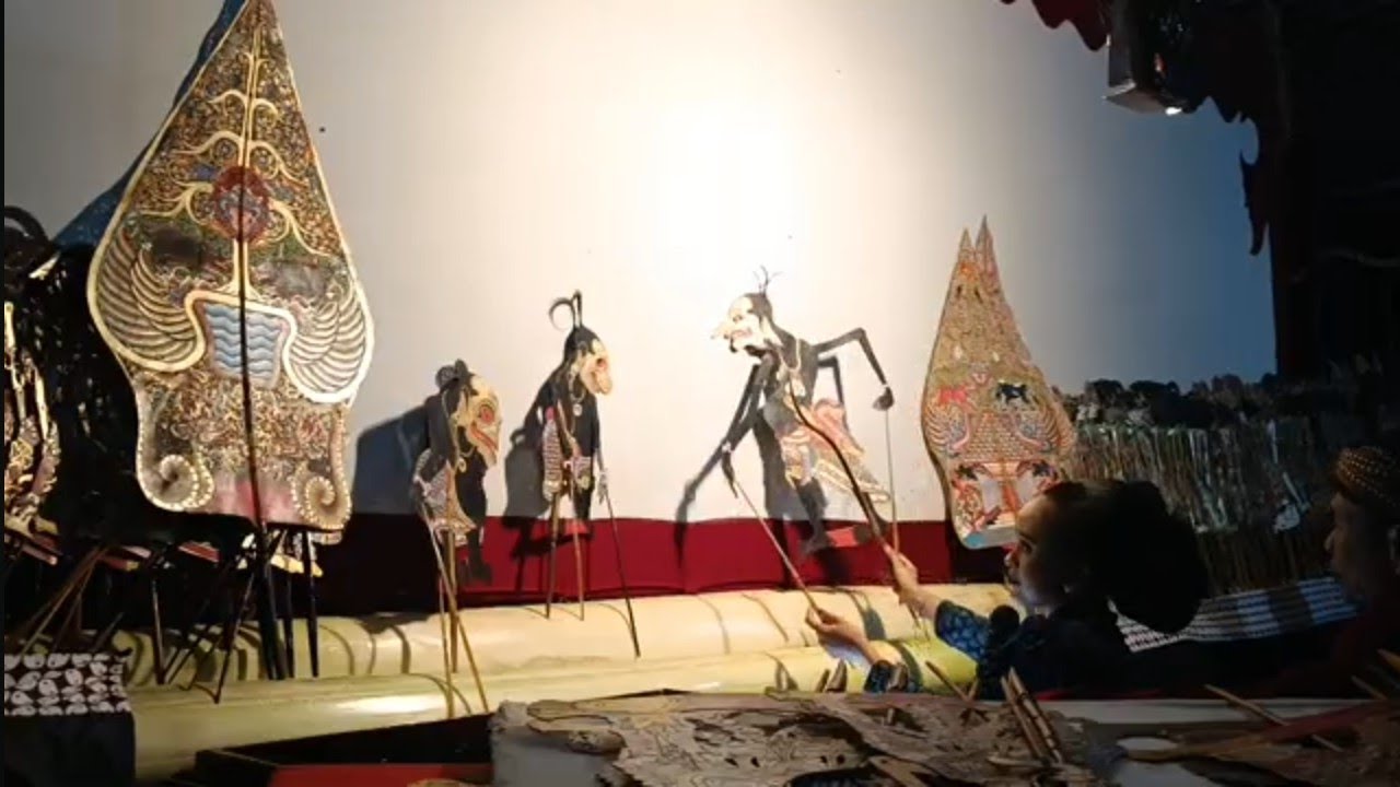 DALANG ARIFAH AZIZAH (LAKON BANYU PERWITOSARI BERSAMA KARAWITAN SETUNGGAL)