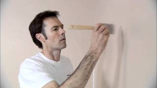 How-To Fill in Cracks and Holes | Benjamin Moore