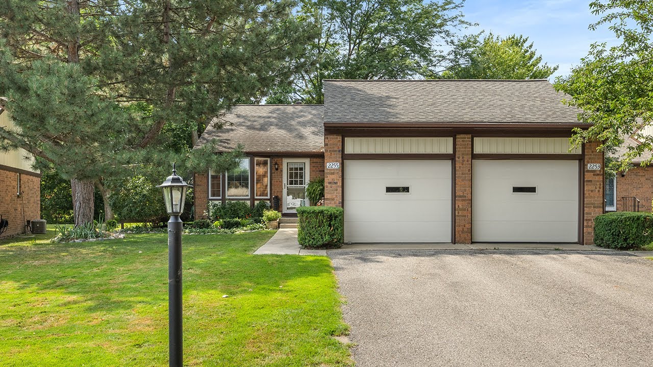 2255 Radcliff Circle Grand Rapids, MI 49546