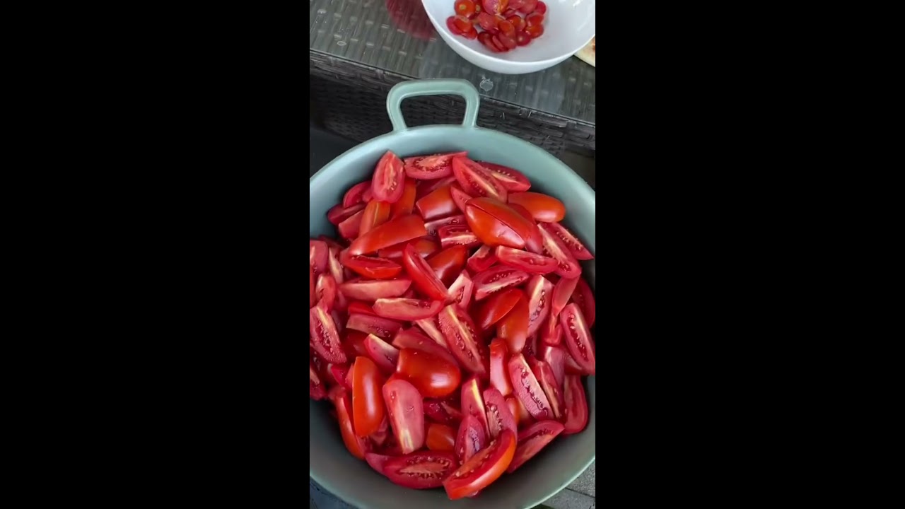 Hausgemachte Tomatensoße mit frischen Tomaten ️ Das genau Rezept findet ...