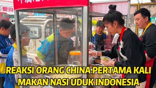 REAKSI LUCU ORANG CHINA PERTAMA MAKAN NASI UDUK,JUALAN KU JADI REBUTAN SAMPAI TERJUAL PULUHAN PORSI