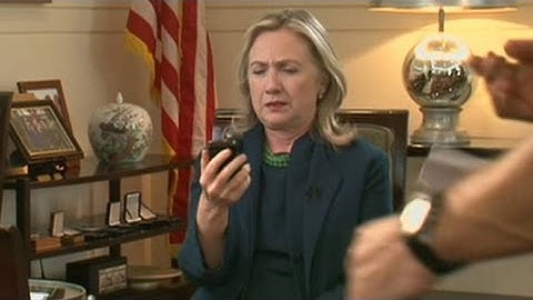 Hillary Clinton learns of Gadhafi