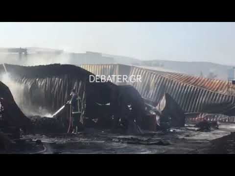 Ανησυχία στον Ασπρόπυργο για το τοξικό νέφος από τη φωτιά στο εργοστάσιο πλαστικών