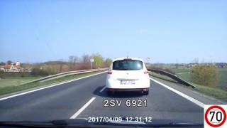 Idiot v Renaultu- bránění v předjíždění+najíždění