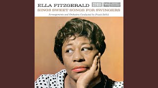 Video voorbeeld van "Ella Fitzgerald - Moonlight Serenade"