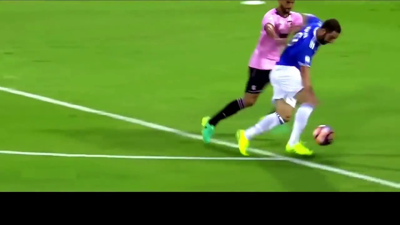 イグアイン ドリブルの技術 足裏トラップからリフティングで食いつかせて裏を取る サッカー技術 戦術動画データベース