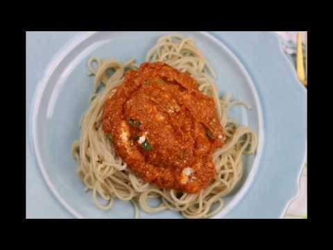 Roasted eggplant and pepper pasta sauce/Eggplant and peppers pasta sauce.