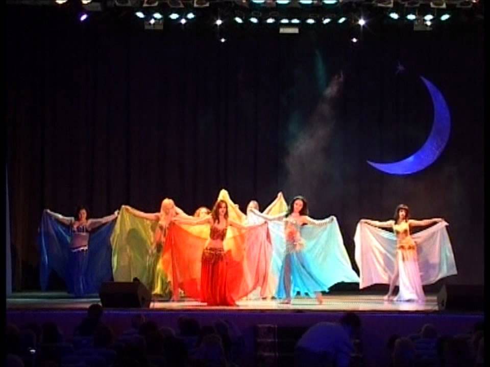 Oriental dance school od Amira Abdi - darigh nour - bellyd ance with veil