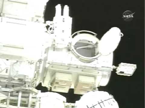 STS 118 Spacewalk Releasing Water Particles