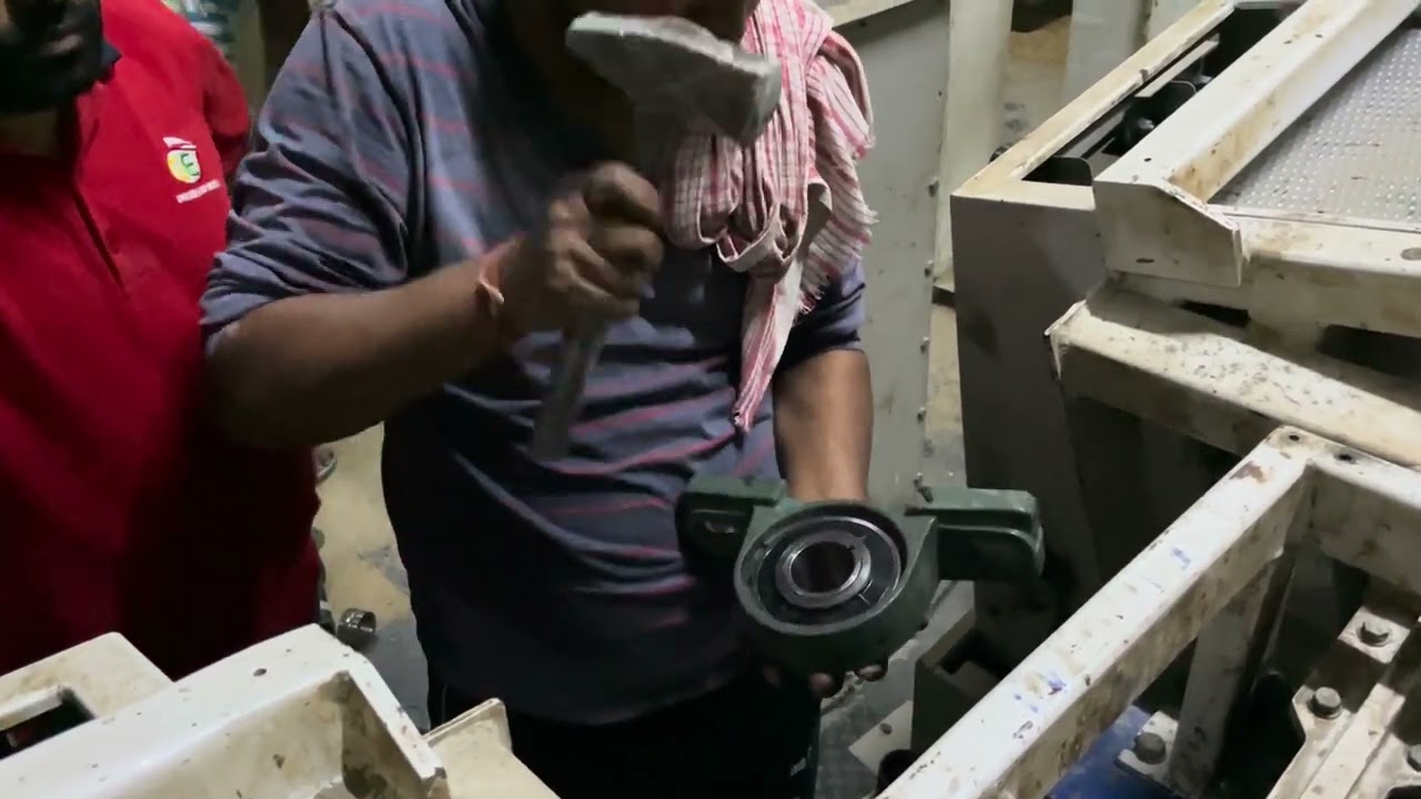 SATAKE PADDY SEPARATORPS400D-T Repair. Satake separator PS400D bearing change kise kare.