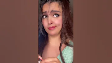 تعاندني وينزل دمعها بالخد أنا الغلطان دام السالفه فيها مدمعها 
