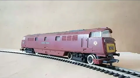 Hornby OO Gauge model. BR Western Class 52 Diesel No D1062 Western Courier
