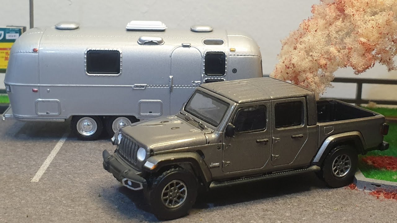 2020 Jeep Gladiator & Airstream Land Yacht Safari by Greenlight