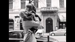 Plastikhead feat. Gáspár Laci - A szeretet él (Official Video)