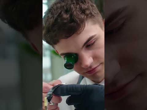 Uhrmacher & Serviceleiter - Maximilian 1/2