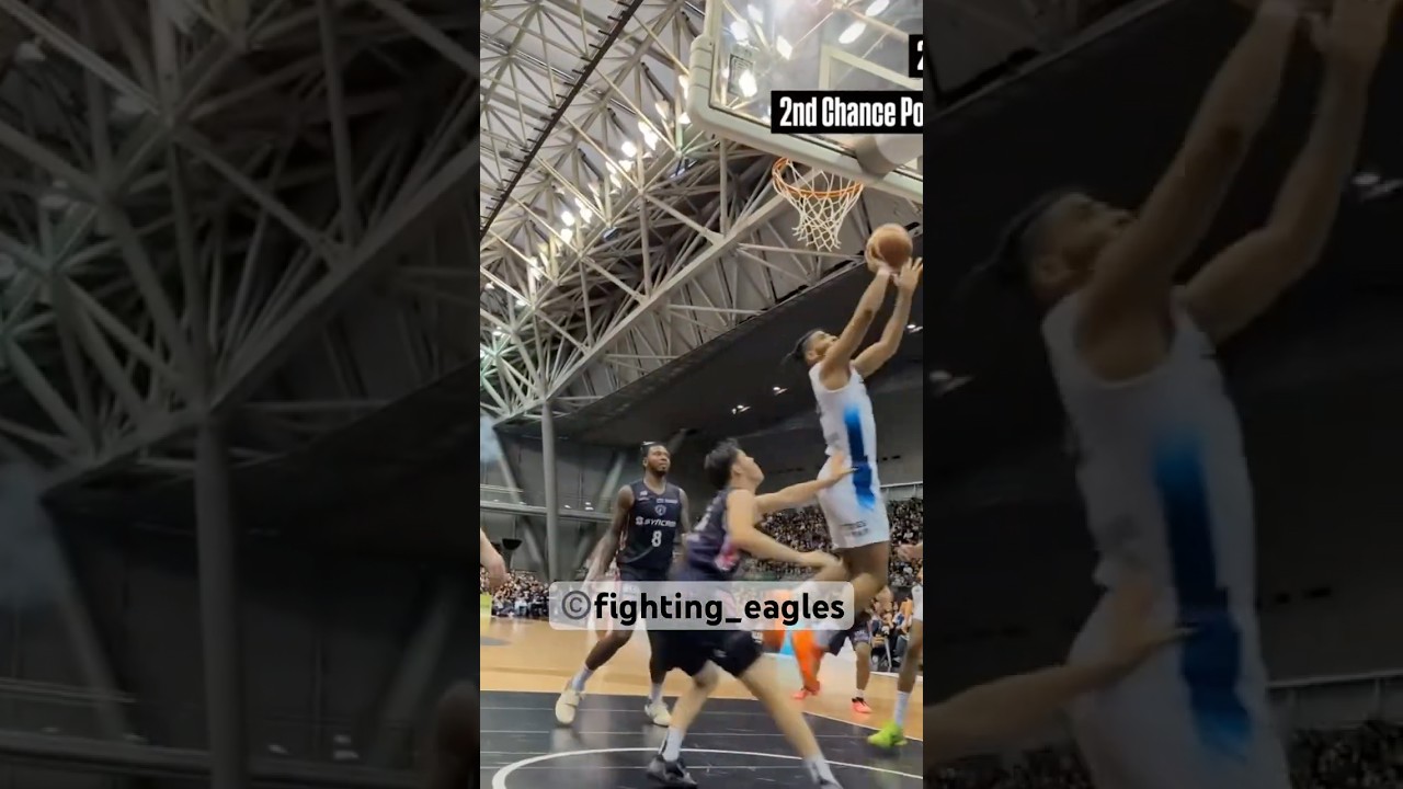 Hustle play by Lebron Lopez 