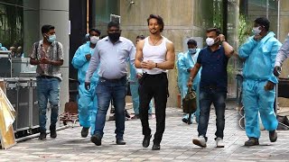 Tiger Shroff's GRAND EXIT After Shooting Full Day At Hard Rock Cafe Mumbai