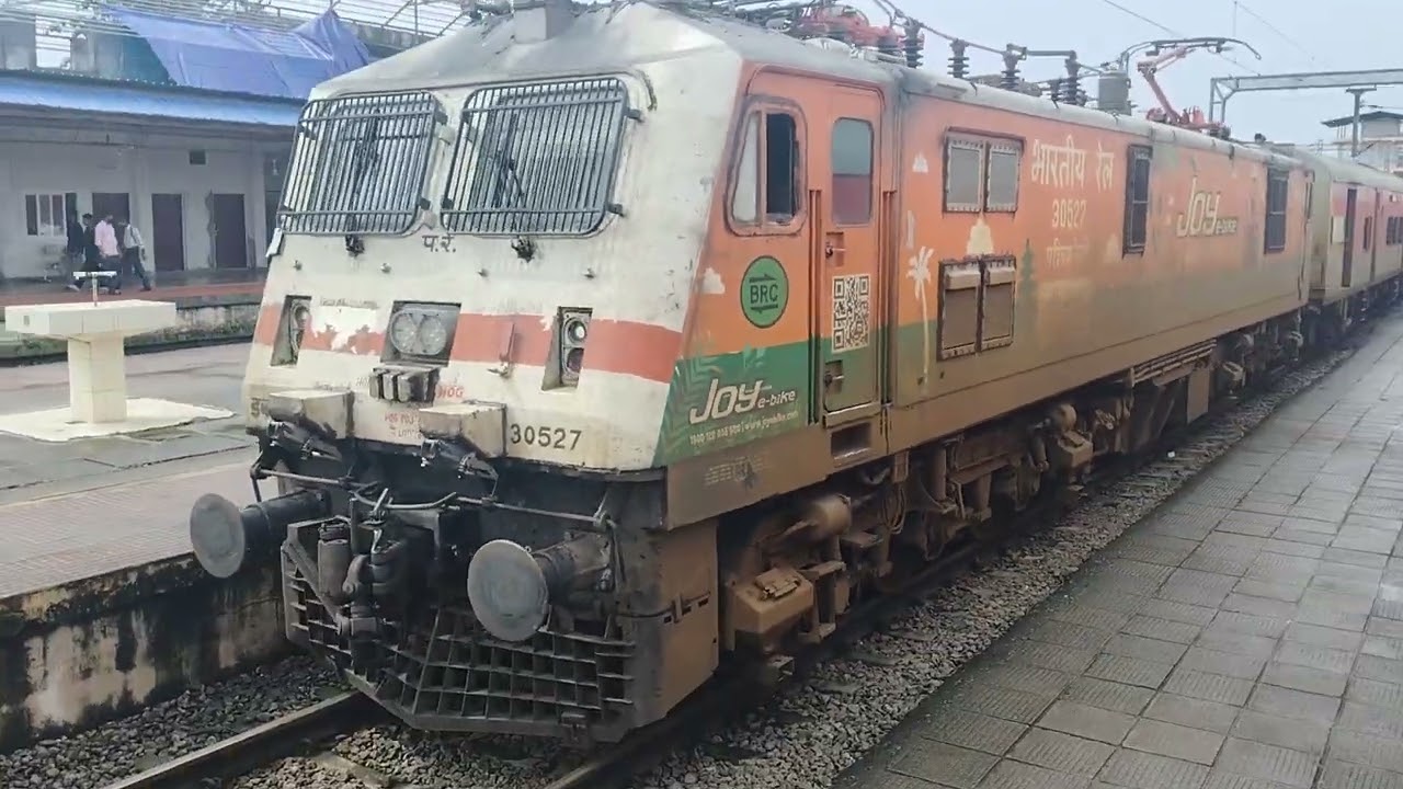 ERNAKULAM VELANKANNI EXPRESS OVERTAKING PORBANDAR THIRUVANANTHAPURAM EXPRESS AT KAYAMKULAM JUNCTION