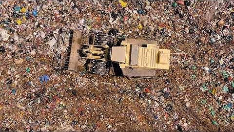 Suppressing Mechanical Property Variability in Recycled Plastics via Bio-inspired Design