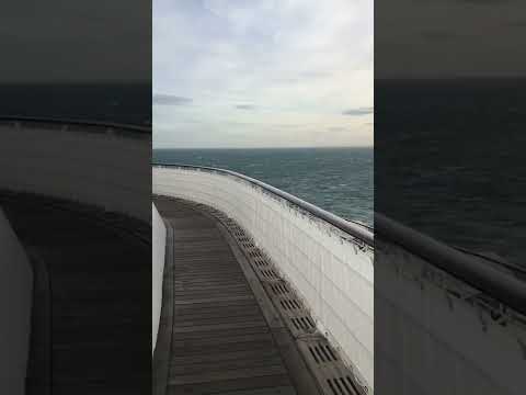 Video: Výletná loď a trajektový prístav Cherbourg, Francúzsko