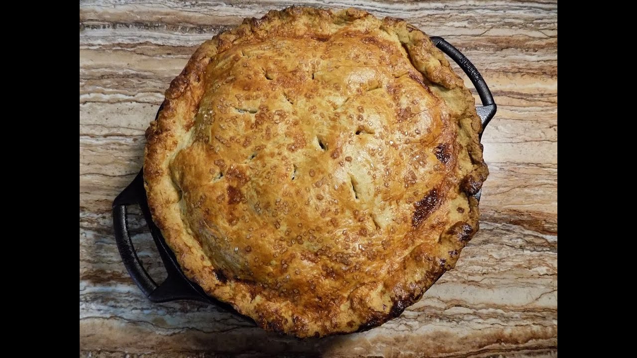 Apple Pie in a Lodge Cast Iron Pie Plate (Unboxing Review) 