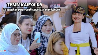 Para vocalis musik jalanan lombok mendengarkan secara lansung Vocalis asli lagu Curahan ate