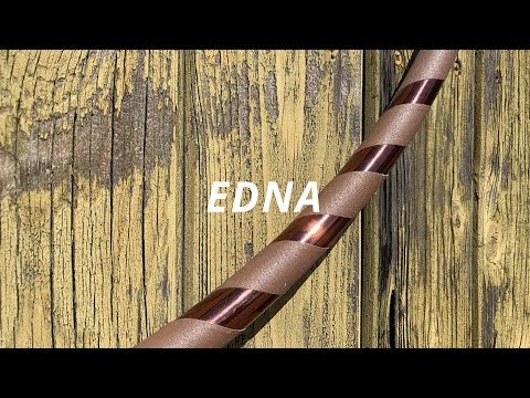 Dieses Video zeigt unser Hula Hoop Modell &quot;Edna&quot; als Nahaufnahme in Bewegung bei Sonnenlicht. Tapes: 24 mm brown grip / 19 mm Mirror BrownDieser Hoop ist erh...
