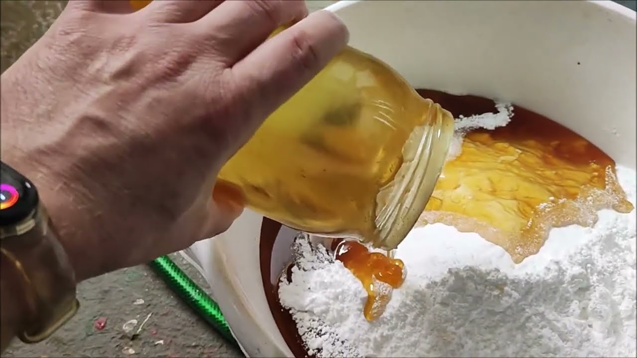 Výroba medocukrového těsta na příkrmy a podněcování včel.