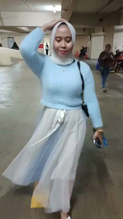 WIWIK SAGITA MENEBARKAN PESONANYA #shorts#feshiongirl#model2023#fyp